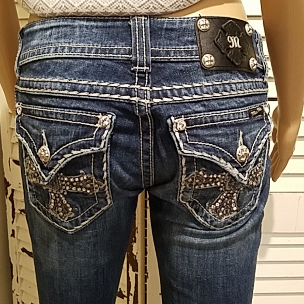 EUC Miss Me Straight Leg Rhinestone Cross Pocket - Picture 5 of 8